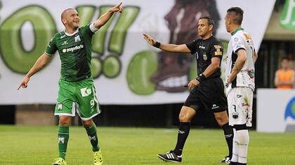 Salmerón anotó dos para el triunfo de Ferro