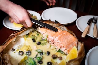 Salmón con salsa de aceitunas