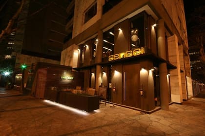 Salmón, pollo y langostinos son algunas de las variantes de las ensaladas de Sensei