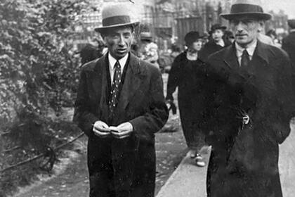 Salomón Lerman camina por París por un amigo