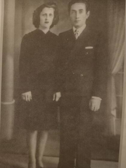 Salomón Lerman junto a su esposa Sara Zakhejm, el día del casamiento por civil