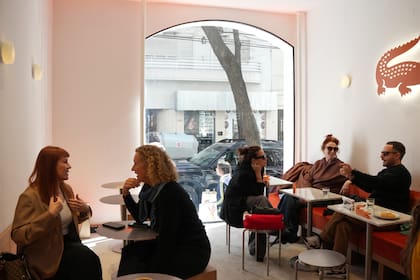 Salón con vista a la calle Rodríguez Peña, en Recoleta