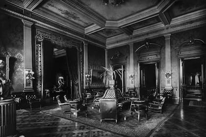 El salón de recepciones de la sede Florida, entre Lavalle y Tucumán, en 1917