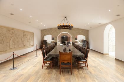 Salón para degustaciones de la bodega BordeRío.