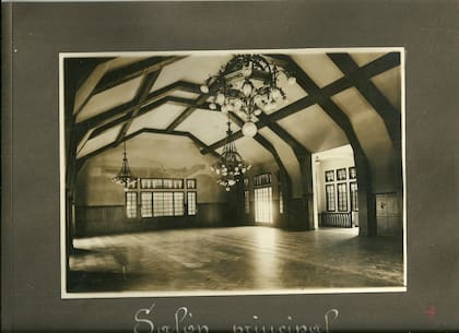 Salón principal en el álbum del Día de la Inauguración oficial. 16 de enero de 1937.