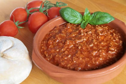 Salsa bolognesa vegetariana hecha con soja texturizada, conocida como "carne picada vegetal".