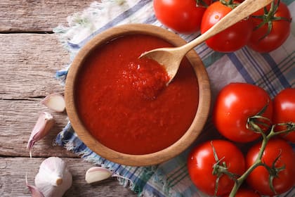 Salsa de tomate italiana perfumada con oliva, ajo y albahaca.