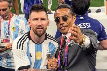 Salt Bae cuando se coló en el césped para sacarse fotos con los ganadores de la Copa del Mundo