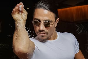 Por qué el restaurante de Salt Bae es uno de los peores para comer en Londres