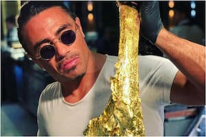 Revelan el polémico secreto detrás del “bife bañado en oro” de US$2000 que sirve Salt Bae