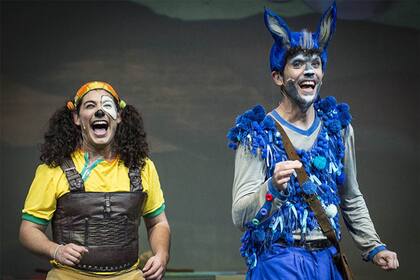 Julián Rubino y Mariano Mazzei, de Saltimbanquis, en La Semana de los Chicos, de Teatrix