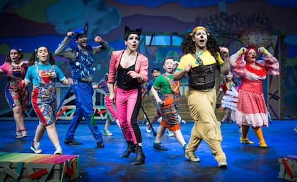 Saltimbanquis, filmada en la sala Casacuberta del Teatro San Martín