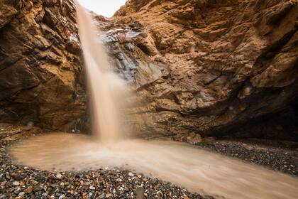 Salto de agua en la Quebrada del Acequión.