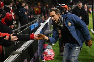 El club propiedad de Ryan Reynolds eliminó a uno de la Premier: la arenga del actor y sus festejos