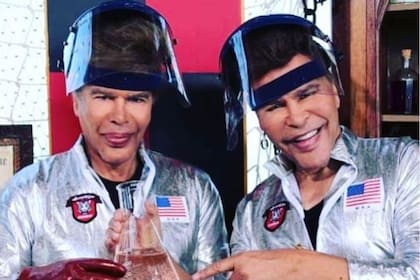 Saludos por el Año Nuevo de 2018 de los gemelos Bogdanoff, el mismo año en el que fueron imputados por “fraude a persona vulnerable”