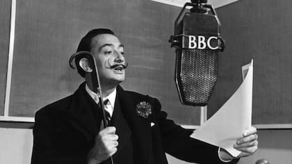 Salvador Dalí en un programa de la BBC en 1951