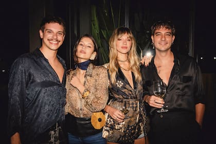 Salvador Irusta, Jazmín Agulla (hija del publicista Ramiro Agulla), la modelo Agos Barbagelata y Joaquin Rozas