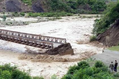 Tras la crecida del Pilcomayo, 64 personas debieron ser evacuadas de La Curvita