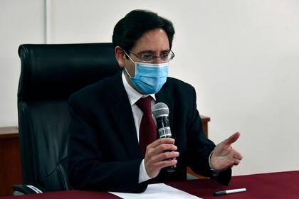 Salvador Romero, presidente del Tribunal Supremo Electoral, durante el anuncio de la postergación de las elecciones en Bolivia