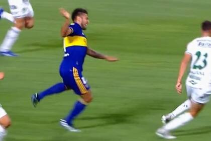 El momento en el que Salvio se lesiona solo ante Sarmiento