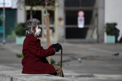 Salvo permisos especiales o urgencias, quedará prohibido entrar o salir de estas nuevas "zonas rojas" y deberán evitarse "en modo absoluto" desplazamientos