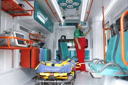 Las nuevas ambulancias tienen cardiodesfribiladores duales y maletines de material ultraliviano imantados en las paredes 