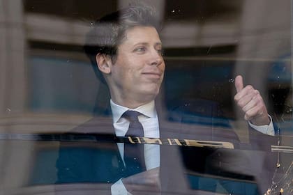 Sam Altman criticó el "marketing basado en el miedo" de Anthropic.
