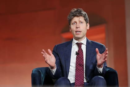 Sam Altman es acusado por Elon Musk de haberlo estafado por una suma multimillonaria.