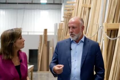 Sam Heer contrató refugiados y reclama que se respete su esfuerzo