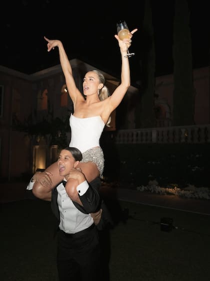 Sam Kerr y Kristie Mewis se casaron en una boda que reunió a figuras del fútbol internacional (Foto: Instagram @samanthakerr20/@kmewis19)