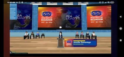 Samaniego moderando uno de los eventos que ha organizado sobre realidad virtual.