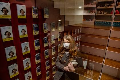 Samanta Romanese en la librería Ubik bookstore en Trieste, Italia. Lanzó un programa voluntario de lectura.