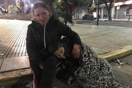 Samanta Seutín fue al acampe con Santino, su hijo de 7 años