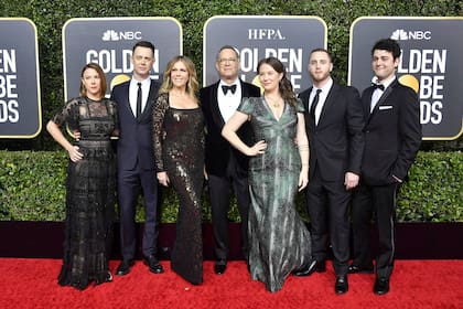La familia completa: Samantha Bryant, Colin, Rita Wilson, Tom, Elizabeth, Chet y Truman