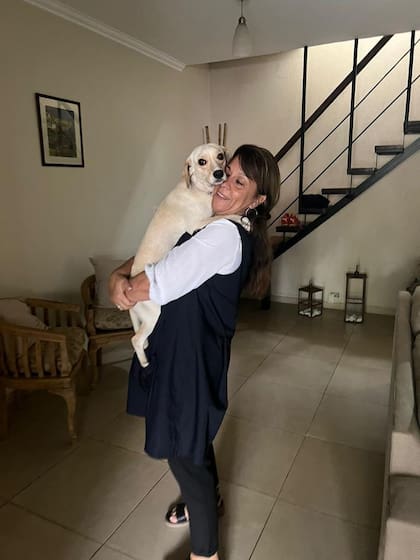 Samir junto a la mujer que lo adoptó