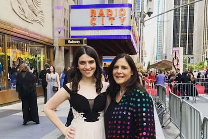 Sammi, que aparece aquí con su madre en los premios Tony en Nueva York, ha desarrollado su carrera en el teatro.