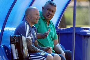 Sampaoli quiere quedarse en la selección y la AFA no le pidió que deje el cargo