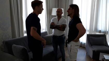 Sampaoli y Beccacece con Lucas Biglia