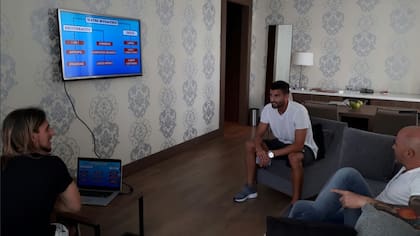 Sampaoli y Beccacece con Mateo Musacchio