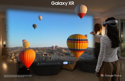 Samsung presentó los Galaxy XR, anteojos de realidad mixta; permiten ver apps generadas frente a nuestros ojos y, al mismo tiempo, la habitación en la que estamos, para interactuar con los objetos y recibir información sobre ellos