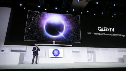 Samsung presentó su televisor con Quantum Dots, un término que la compañía lo resumió en QLED