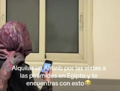 Samu, un creador de contenido, relató en redes sociales su experiencia tras reservar un alojamiento con supuesta vista a las pirámides