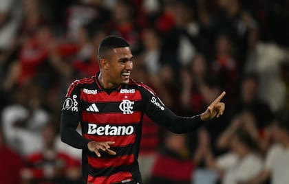 Samuel Lino es una de las tantas figuras que tiene Flamengo en su plantel