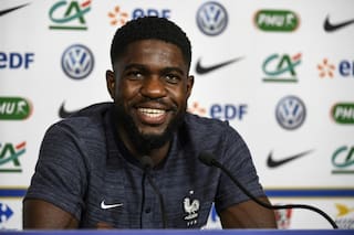 Samuel Umtiti fue presentado en Lille y hubo un intruso en la conferencia de prensa