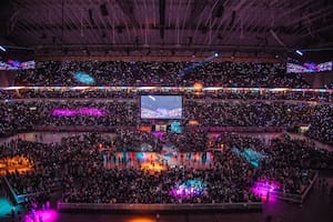 San Antonio batió el récord de asistencia a un encuentro de la NBA al meter a 68.323 espectadores en su partido ante los Warriors en el majestuoso Alamodome