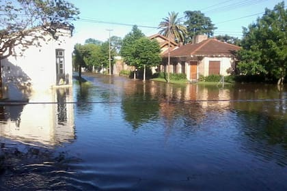 Más de 1000 personas debieron dejar sus casas ayer por la crecida del río en San Antonio de Areco