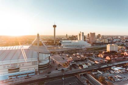 San Antonio destaca por su crecimiento económico y precios competitivos, lo que la convierte en un destino atractivo para compradores
