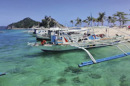 San Antonio, una de las islas paradisíacas a las que llegan los turistas.