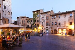 San Gimignano, conocido por sus torres medievales y llamado la “Manhattan de Toscana”, es uno de los destinos imperdibles del circuito