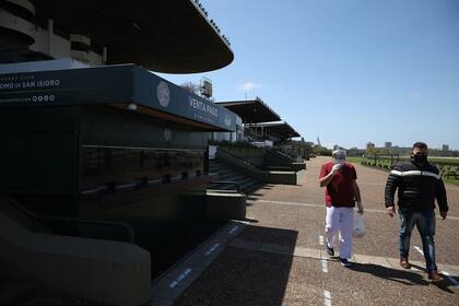 A San Isidro, en la reapertura sólo pudieron ingresar jockeys, cuidadores, peones, empleados y un cupo limitado de prensa